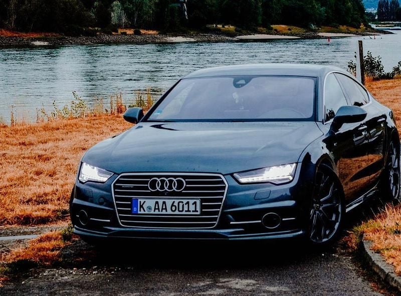 Grau Gebraucht 2015 Audi A7 Sportback Competition Kleinwagen | 22.990 € (Guter Preis) - Bild 1/4