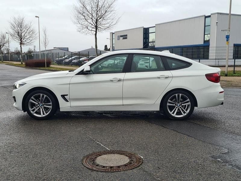 Gebraucht BMW 320 Sport Line 184 PS (135 kW) 2019 Weiß Limousine