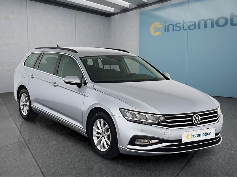 Gebraucht VW Passat 150 PS (110 kW) 2023 Silber Kombi