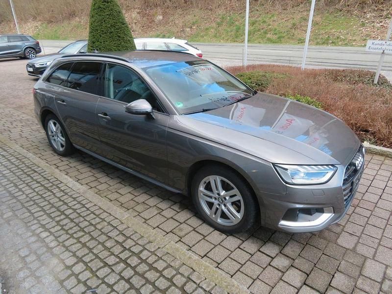 Gebraucht Audi A4 Advanced 163 PS (119 kW) 2020 Grau Kombi