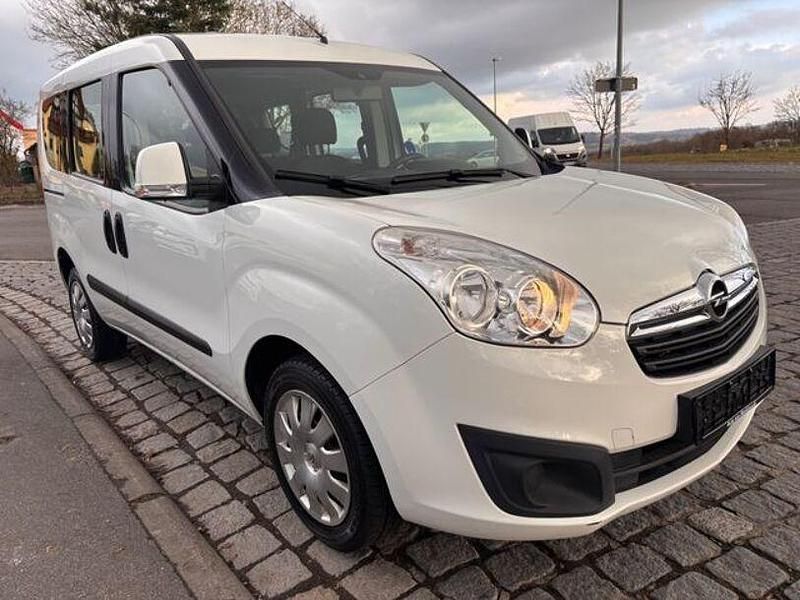 Gebraucht Opel Combo Edition 310 PS (228 kW) 2015 Weiss Van / Kleinbus