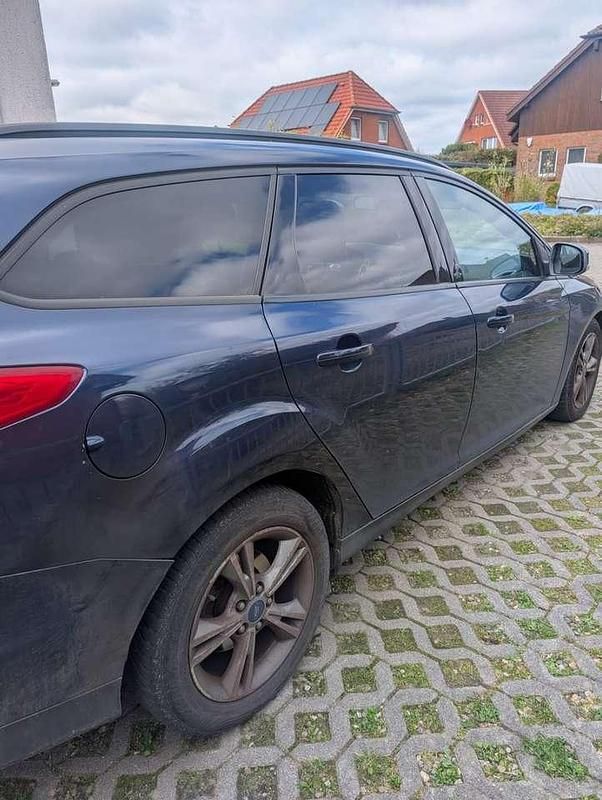 Usado Ford Focus Trend 105 CV (77 kW) 2013 Azul Familiar