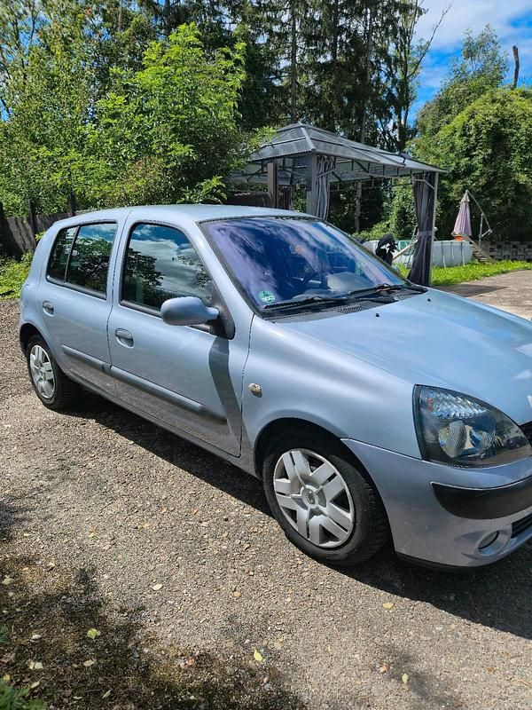 Gebraucht Renault Clio II 98 PS (72 kW) 2004 Blau Kleinwagen