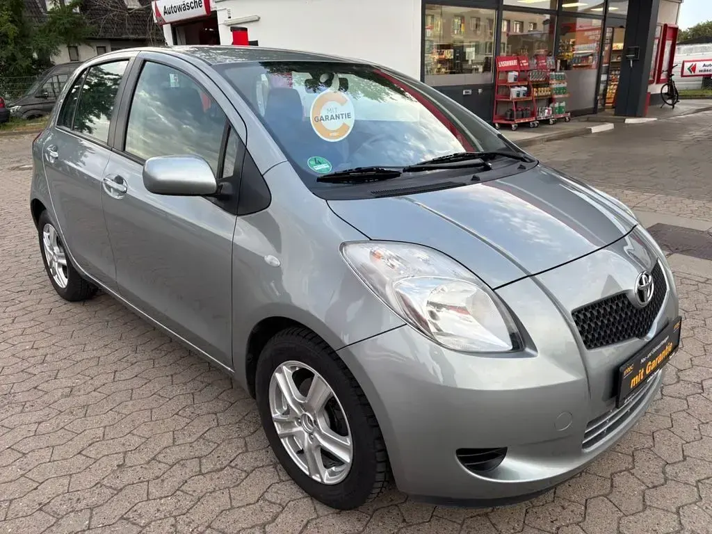 Gebraucht Toyota Yaris Cool 87 PS (63 kW) 2006 Silber Limousine
