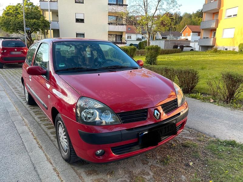 Second-hand Renault Clio II 75 CP (55 kW) 2004 Roșu Hatchback