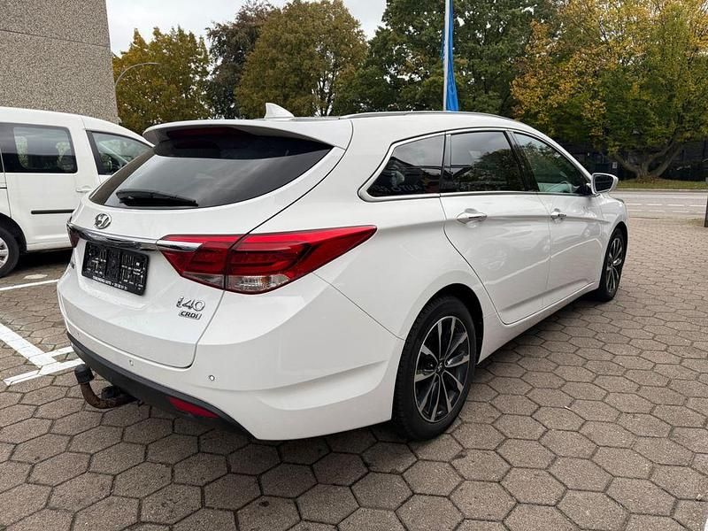 Gebraucht Hyundai i40 Premium 141 PS (103 kW) 2016 Weiß Kombi