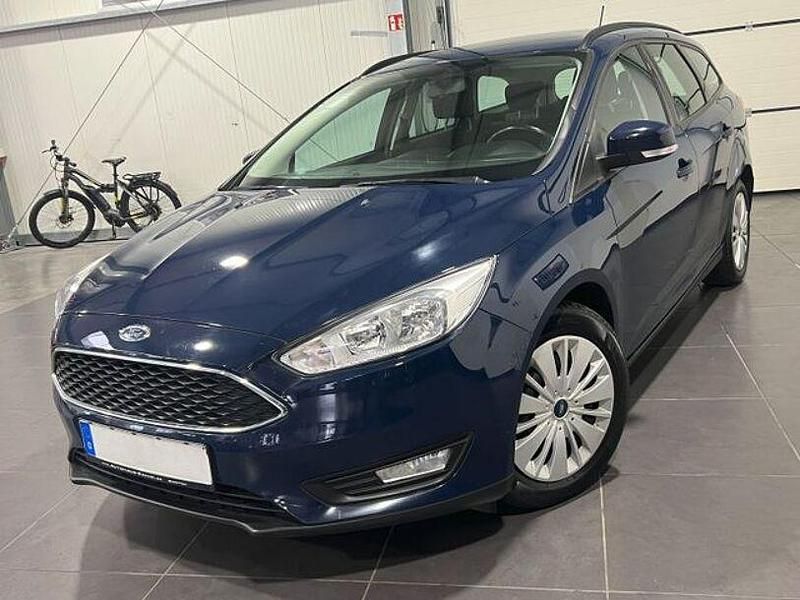 Gebraucht Ford Focus 101 PS (74 kW) 2017 Blau Limousine