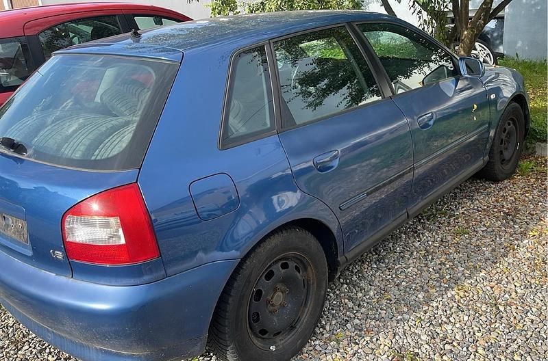 Blau Gebraucht 2003 Audi A3 Limousine | 499 € (Superpreis) - Bild 1/4