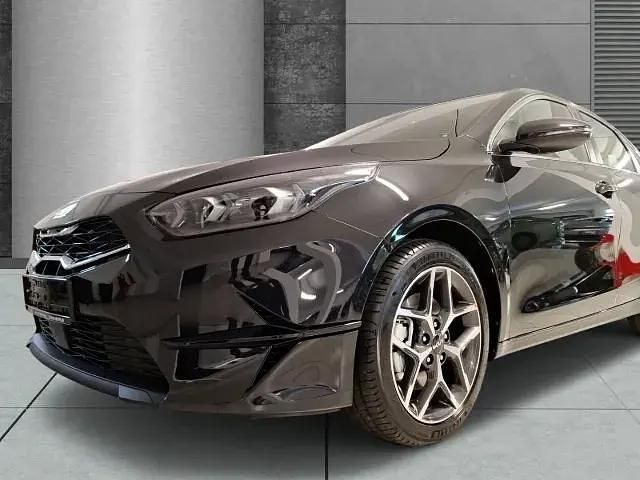 Neu Kia Ceed Spirit 140 PS (102 kW) 2025 (1k) zilinaschwarz met. Kleinwagen