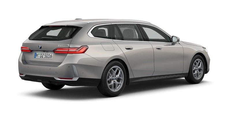 Gebraucht BMW 520 Comfort Edition 197 PS (144 kW) 2025 Grau Kombi