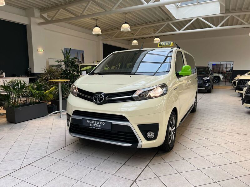 Schwarz Gebraucht 2023 Toyota Proace Verso Kombi | 54.900 € - Bild 1/4