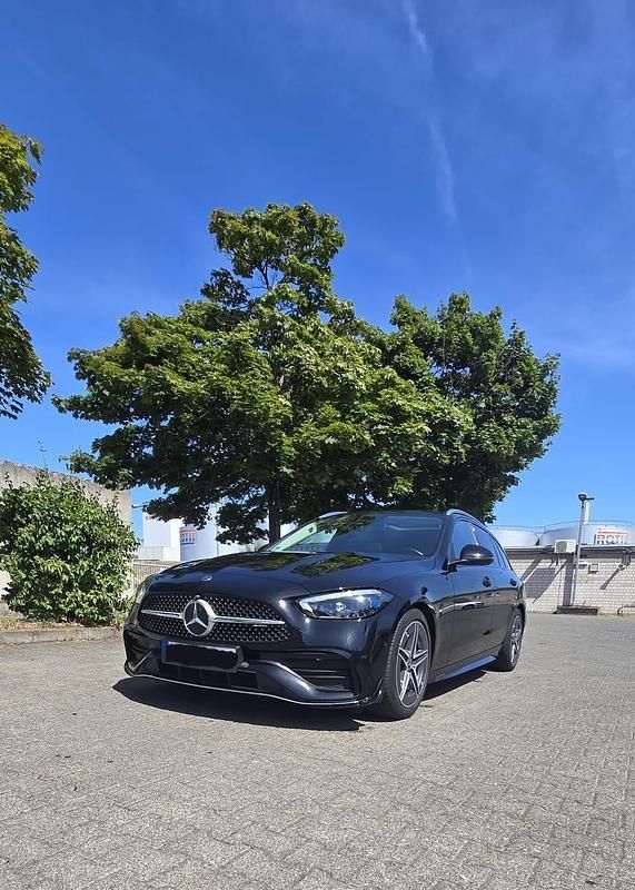 Schwarz Gebraucht 2023 Mercedes C220 AMG line Kombi | 37.900 € - Bild 1/4