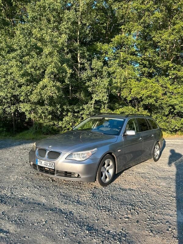 Grau Gebraucht 2004 BMW 525 Kombi | 4.800 € - Bild 1/4