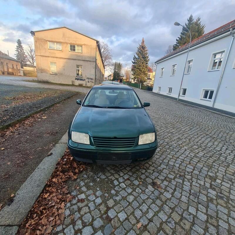 Grün Gebraucht 1999 VW Bora Limousine | 750 € (Superpreis) - Bild 1/4