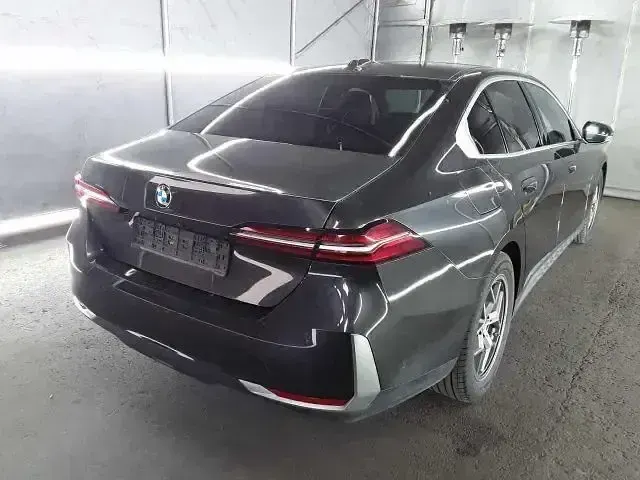 Gebraucht BMW 520 Performance 208 PS (152 kW) 2024 Grau Limousine