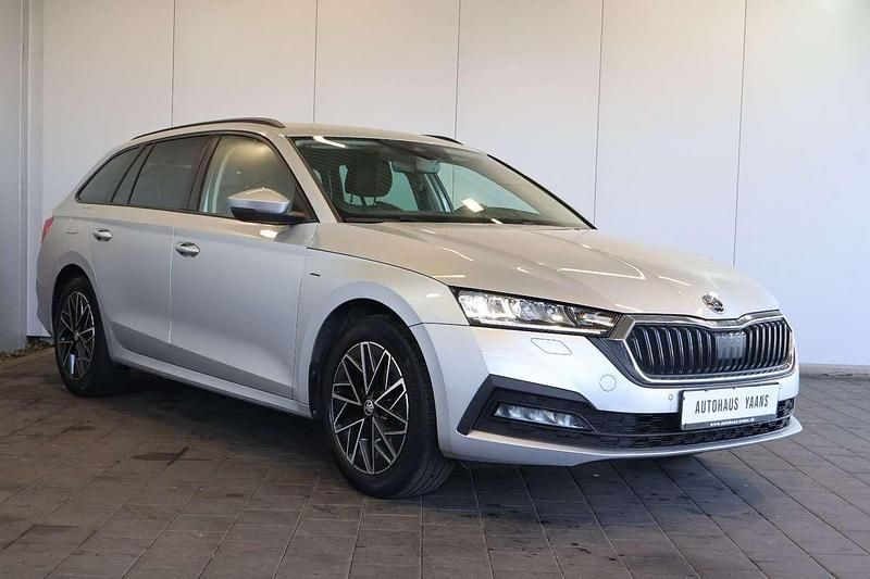 Gebraucht Skoda Octavia Clever 150 PS (110 kW) 2022 Silber Kombi