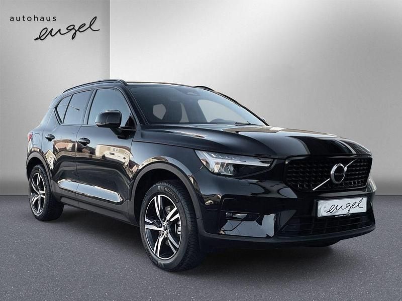 Gebraucht Volvo XC40 Plus 163 PS (119 kW) 2023 Onyx schwarzmetallic SUV