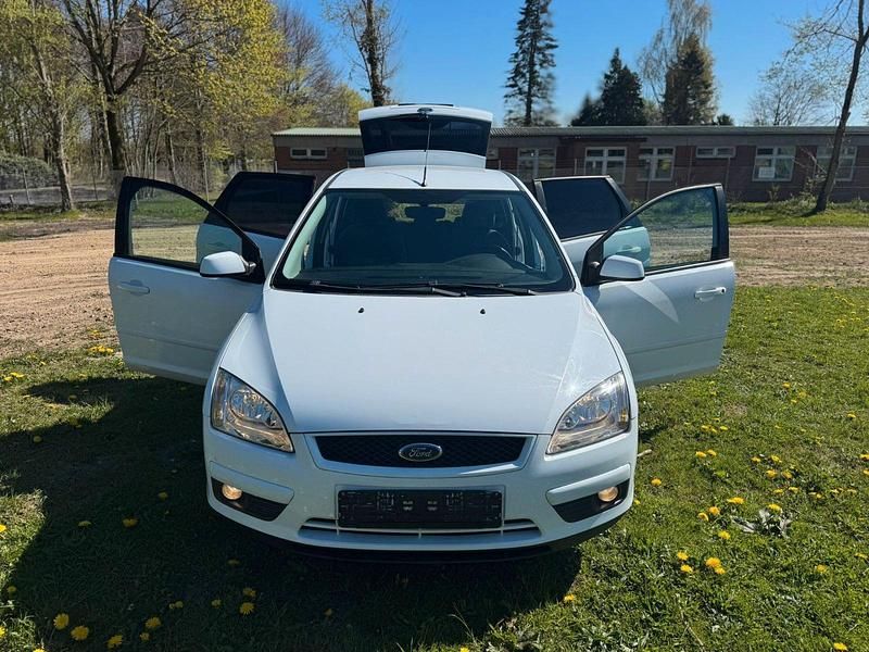Usata Ford Focus 109 CV (80 kW) 2007 Bianco Station wagon