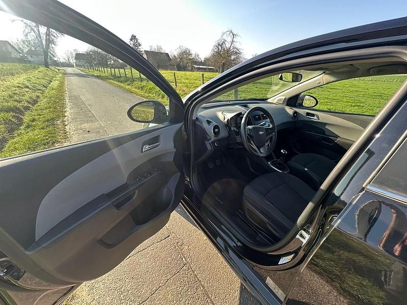 Gebraucht Chevrolet Aveo 116 PS (85 kW) 2011 Schwarz Kleinwagen