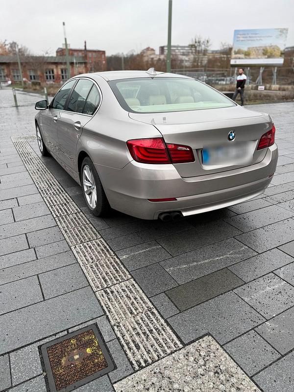 Gebraucht BMW 523 210 PS (154 kW) 2011 Beige Limousine