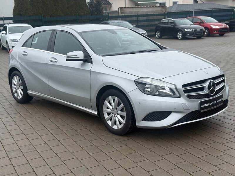 Gebraucht Mercedes A180 122 PS (89 kW) 2013 Silber Limousine