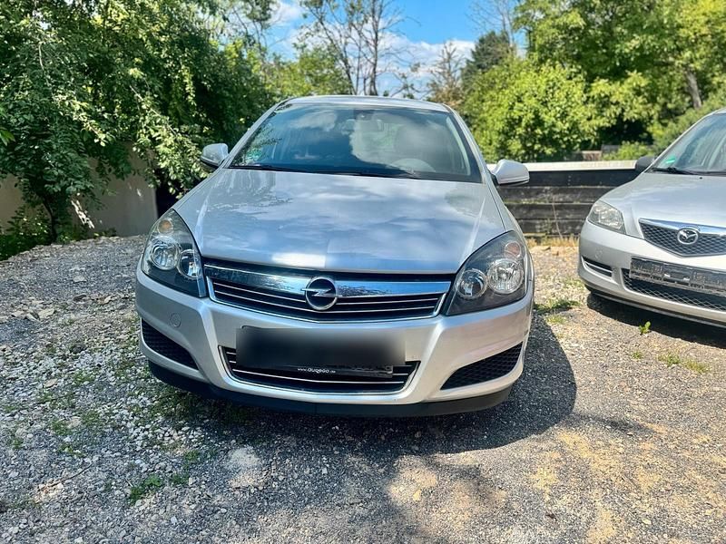 Silber Gebraucht 2010 Opel Astra Kombi | 2.000 € (Guter Preis) - Bild 1/4
