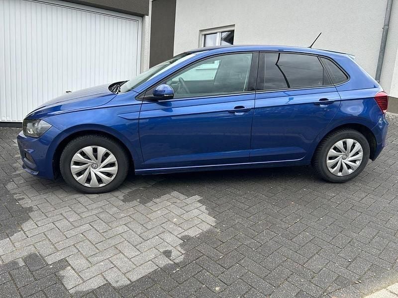 Gebraucht VW Polo Comfortline 75 PS (55 kW) 2018 Blau Kleinwagen
