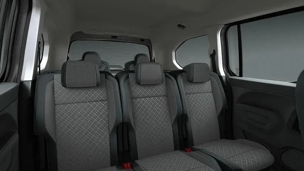 Neu Opel Combo 131 PS (96 kW) 2026 Grau Van / Kleinbus