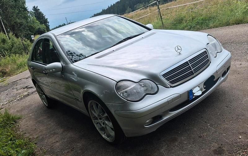 Silber Gebraucht 2002 Mercedes C220 Limousine | 2.399 € (Guter Preis) - Bild 1/4