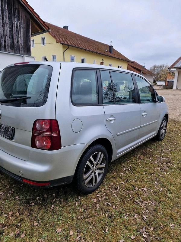 Gebraucht VW Touran 105 PS (77 kW) 2009 Grau Van / Kleinbus