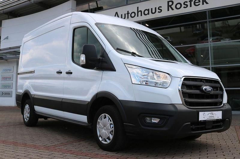 Gebraucht Ford Transit Trend 131 PS (96 kW) 2023 Weiß Limousine