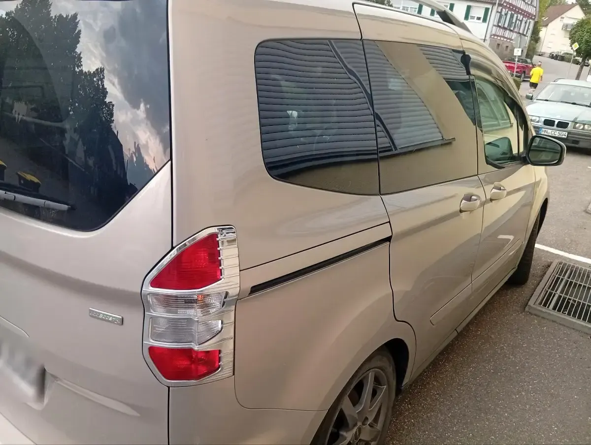 Gebraucht Ford Tourneo Courier 101 PS (74 kW) 2014 Gold Van / Kleinbus