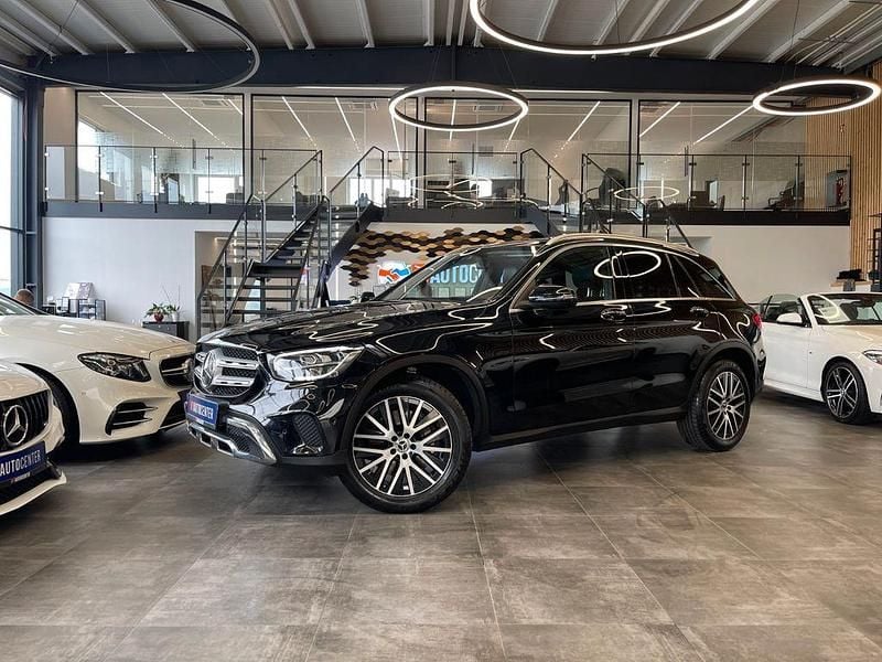 Obsidianschwarz Gebraucht 2022 Mercedes GLC300 SUV | 32.499 € (Superpreis) - Bild 1/4