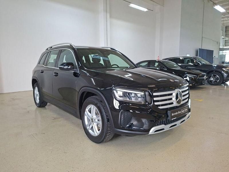 Gebraucht Mercedes GLB200 163 PS (119 kW) 2024 Unilack nachtschwarz SUV
