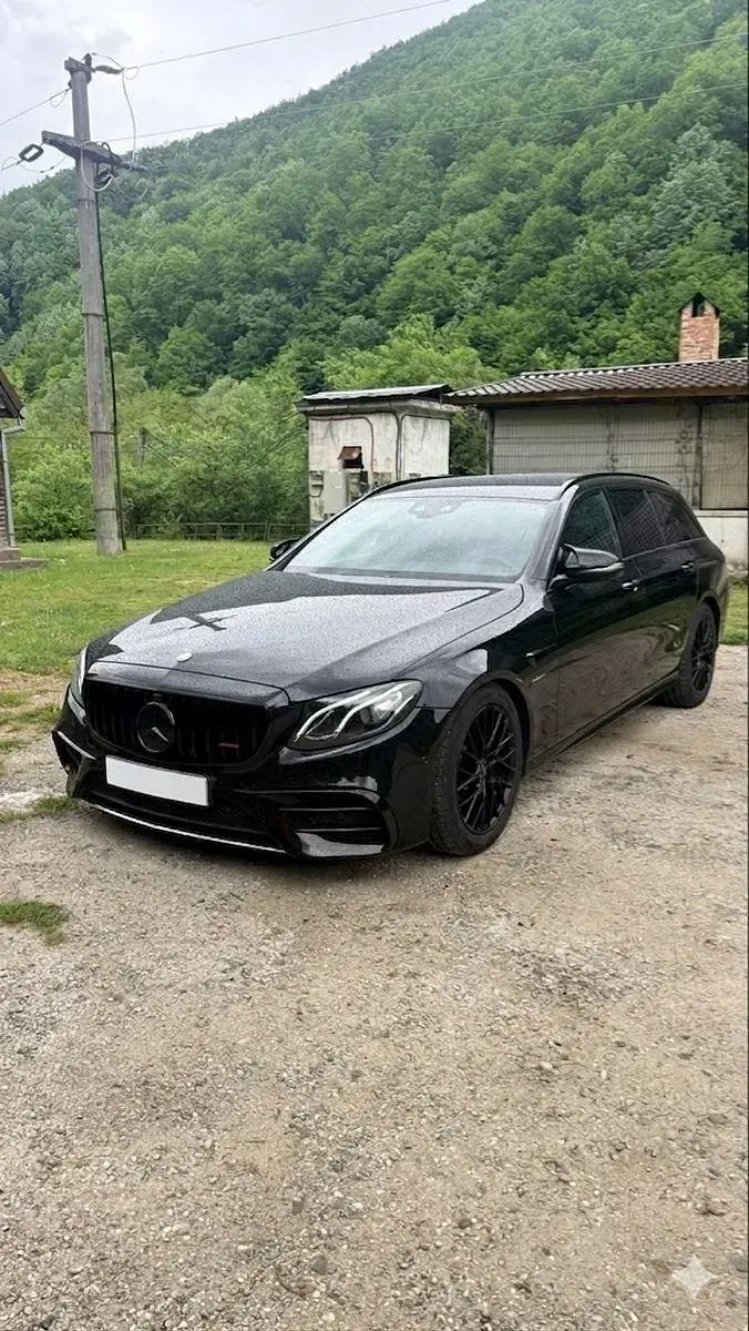 Second-hand Mercedes E220 AMG line 194 CP (142 kW) 2017 Negru Break