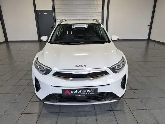 Gebraucht Kia Stonic Vision 84 PS (61 kW) 2024 Weiß SUV