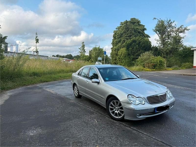 Silber Gebraucht 2002 Mercedes C180 Avantgarde Limousine | 1.990 € (Guter Preis) - Bild 1/4