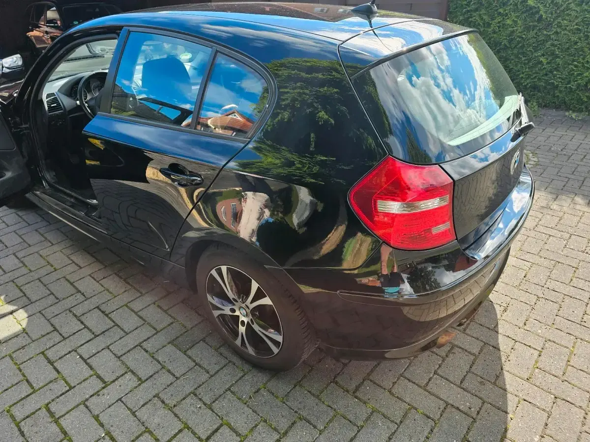 Gebraucht BMW 116 122 PS (89 kW) 2010 Schwarz Kleinwagen