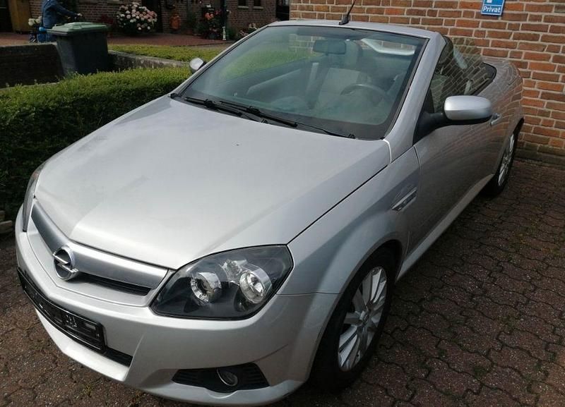 Grau Gebraucht 2005 Opel Tigra Sport Cabrio | 2.950 € (Fairer Preis) - Bild 1/4