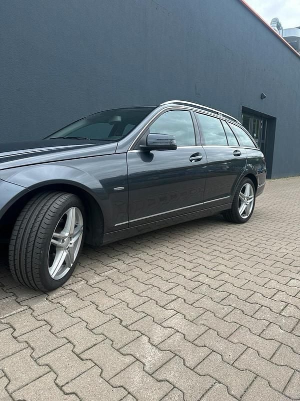 Gebraucht Mercedes C220 170 PS (125 kW) 2010 Grau Kombi