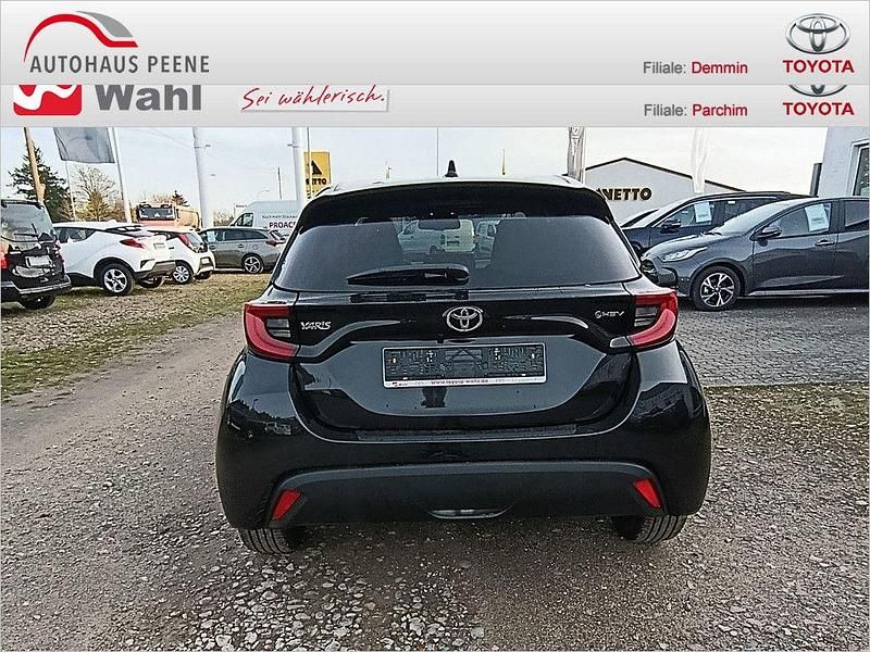 Neu Toyota Yaris Hybrid 116 PS (85 kW) 2025 Schwarz Limousine