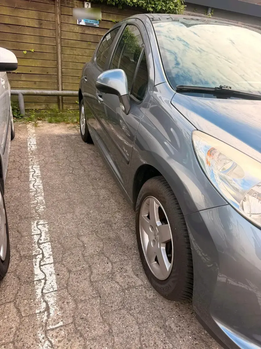 Gebraucht Peugeot 207 98 PS (72 kW) 2008 Silber Kleinwagen