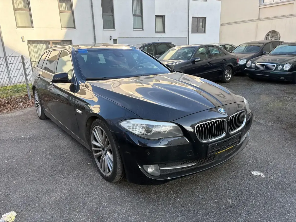 Usado BMW 530 245 CV (180 kW) 2011 Negro Familiar