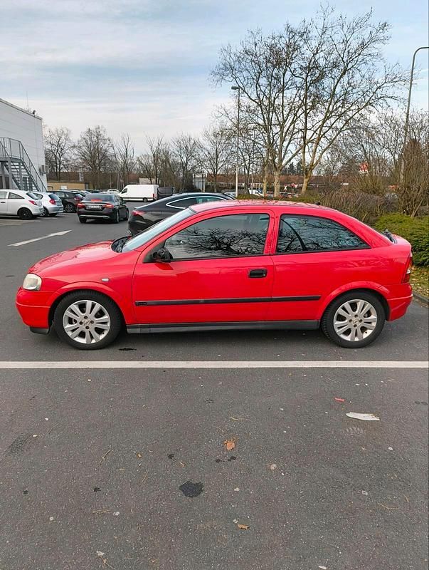 Gebraucht Opel Astra 101 PS (74 kW) 2001 Rot Kleinwagen