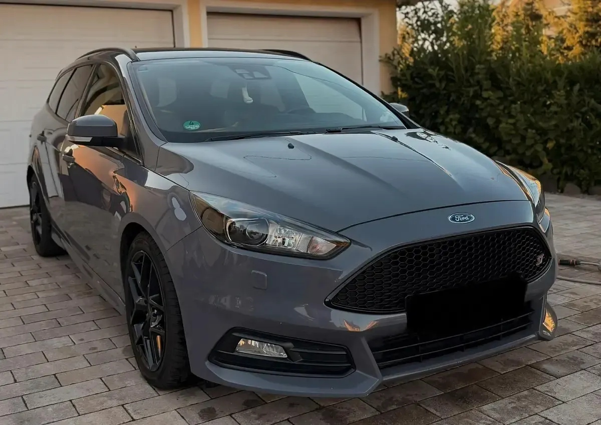 Gebraucht Ford Focus ST 182 PS (133 kW) 2015 Grau Kombi