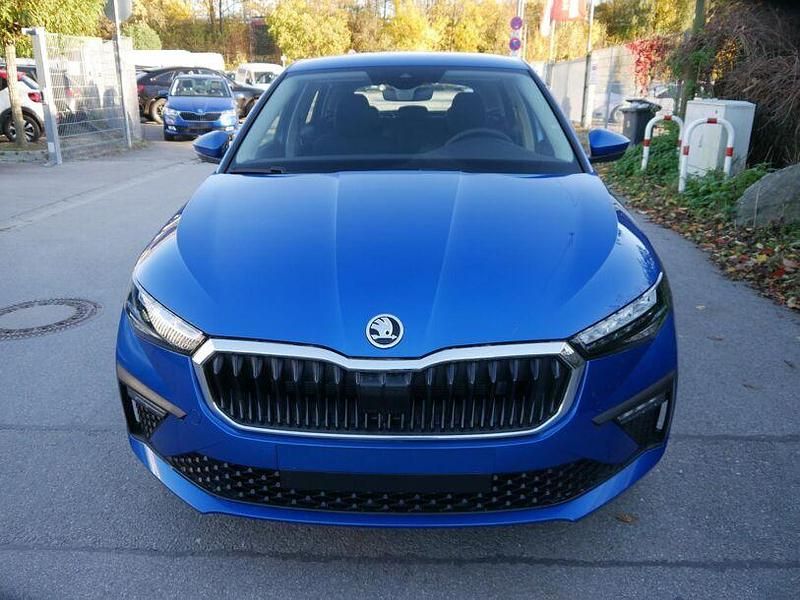 Neu Skoda Scala Selection 150 PS (110 kW) 2025 Raceblau metallic Kleinwagen