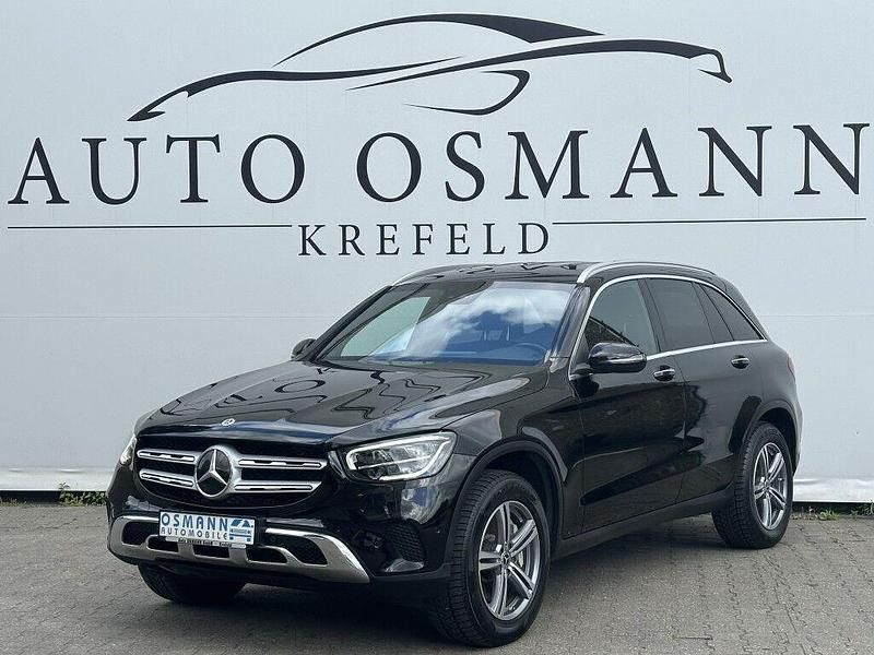 Ung. schwarz unilack Gebraucht 2022 Mercedes GLC300e SUV | 33.930 € (Guter Preis) - Bild 1/4