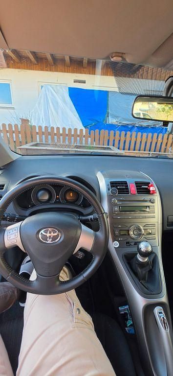 Gebraucht Toyota Auris 126 PS (92 kW) 2010 Rot Kleinwagen