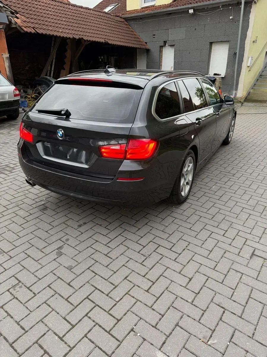 Gebraucht BMW 520 184 PS (135 kW) 2012 Grau Kombi