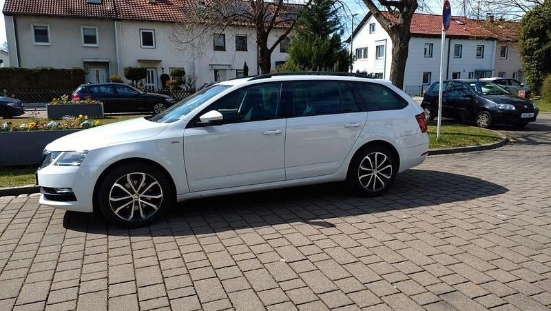 Weiß Gebraucht 2019 Skoda Octavia Soleil Kombi | 18.500 € (Fairer Preis) - Bild 1/4